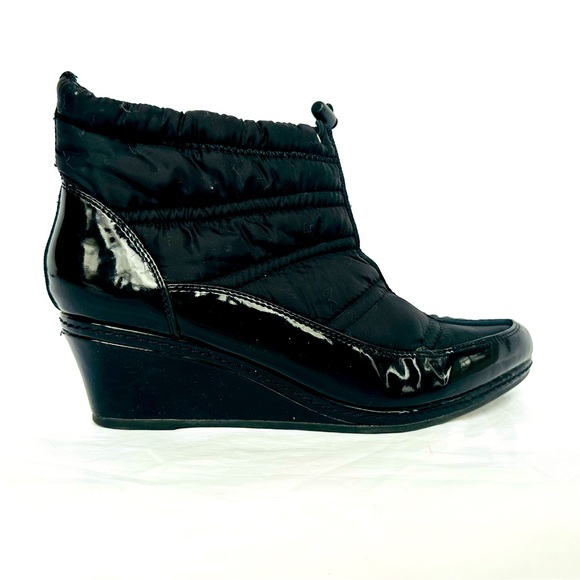 Fioni black thermal faux patent leather pointed toe wedge ankle booties size 9.5 - Picture 5 of 9